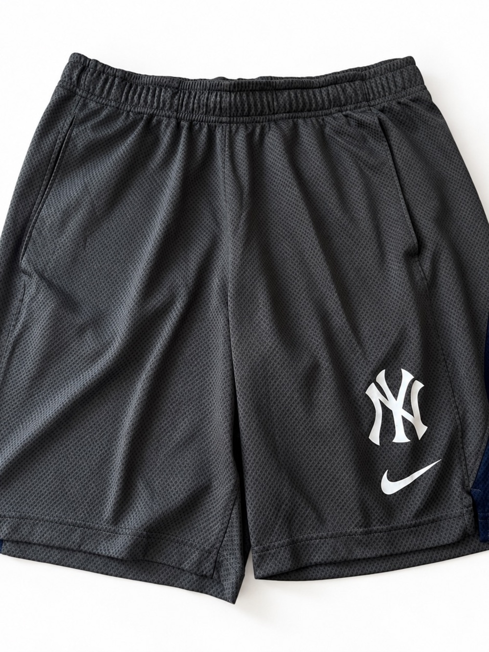 Nike Men’s Black Athletic Shorts with New York Yankees Logo Size Medium